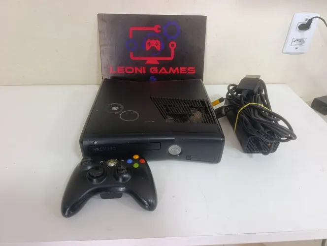 Xbox 360 + 32 jogos - 3 meses de garantia (24x no cartão de crédito)
