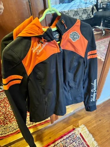 JAQUETA DE NYLON FEMININA MISS ENTHUSIAST SOFT SHELL HARLEY-DAVIDSON TAMANHO P