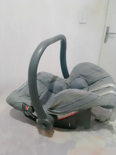 Vendo cadeirinha para bebê, em bom estado.