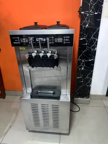 Máquina de sorvetes expresso LSD 435 , motores independentes.