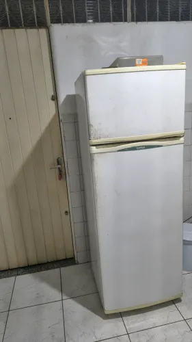 Geladeira - 2 portas - Congelador