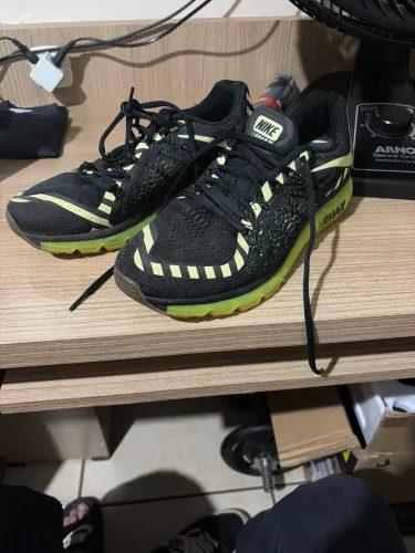 Nike Air Max 2015 Black Volt Stripe (POUCO USADO)