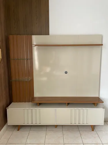 Vendo painel de tv com vidro. 700,00