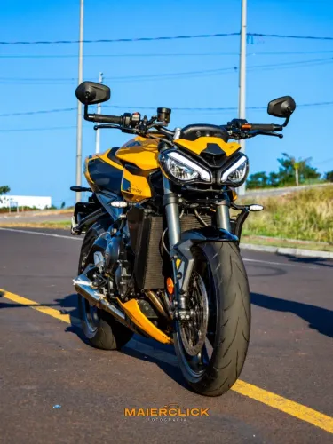 TRIUMPH STREET TRIPLE 765 RS 2026 | AMARELA | ESCAPE FULL CARACOL