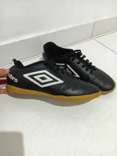 Tenis futsal umbro original preto/branco, tamanho 39,40