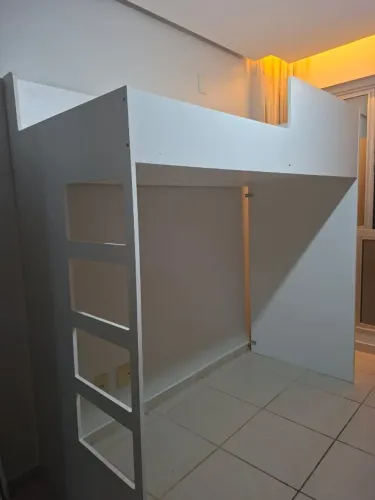 Cama suspensa