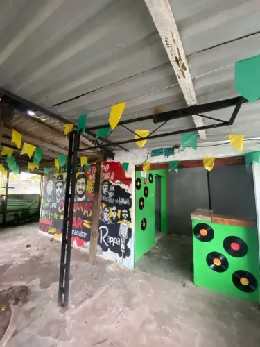 Aluga-se no JANGA (avenida principal próximo ao antigo Hayako)