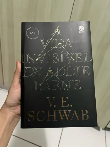Livro A vida invisível de Addie LaRue