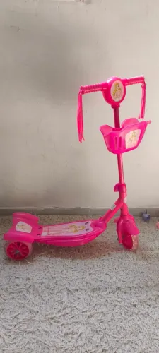 Patinete Trinet Com Luz e Som Com 3 Rodas Ótima Qualidade Rosa