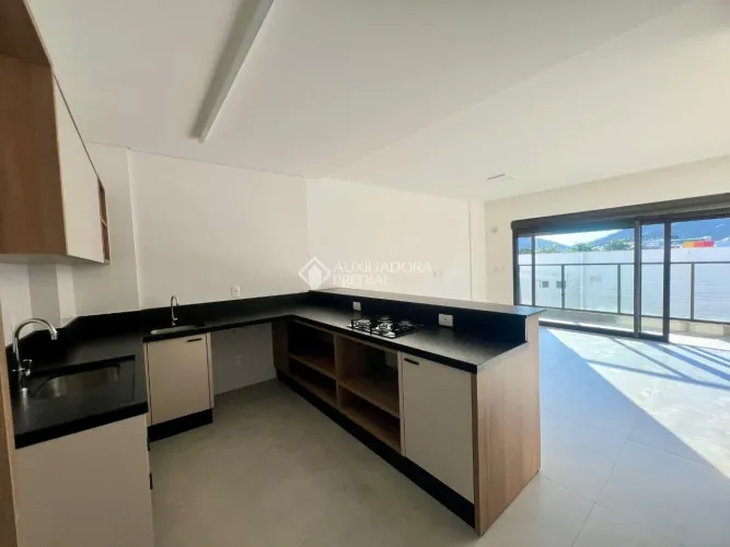 Studio moderno com garagem | Saco Grande