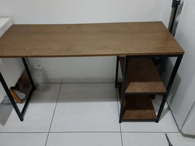 Escrivaninha industrial 140 x 45