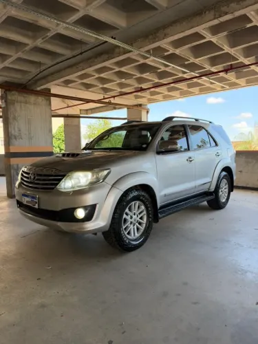 Toyota Hilux SW4 SRV D4-d 4X4 3.0 TDI Dies. AUT 2013