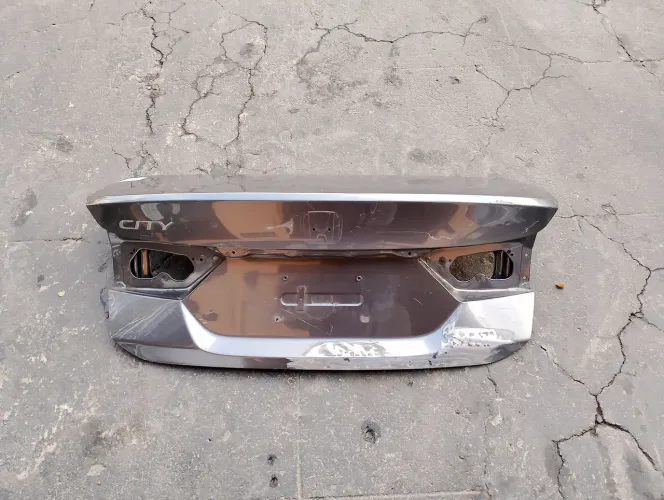 Tampa traseira Honda City 2015/22 RECUPERADA