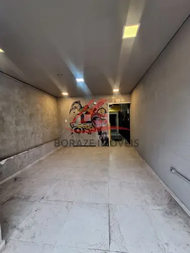 Salão Comercial 100m² com 2 Banheiros no Parque São Vicente em Mauá/SP.
