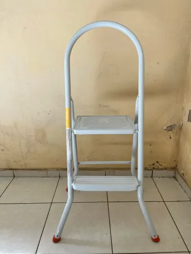 ESTOU VENDENDO ESTA ESCADA DOMÉSTICA