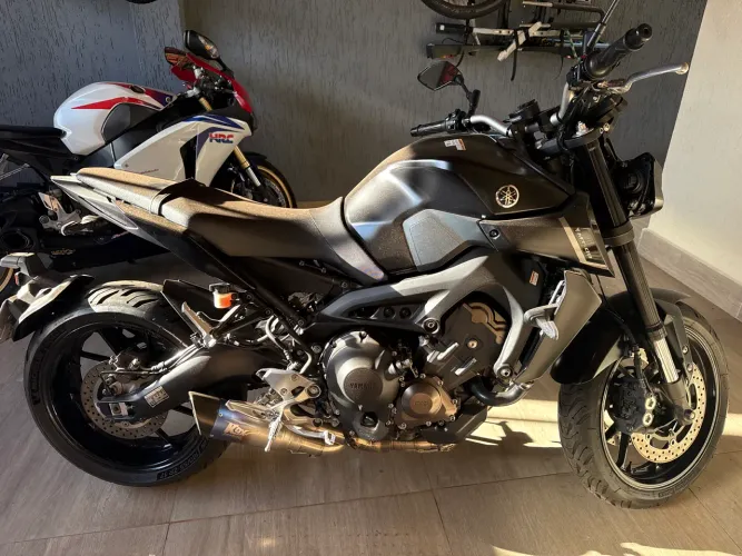 Vendo MT09 preta fosco 2023 único Dono km original