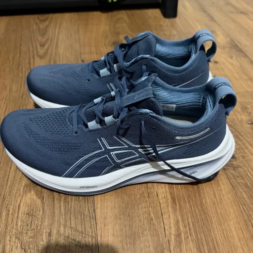 Gel nimbus 26