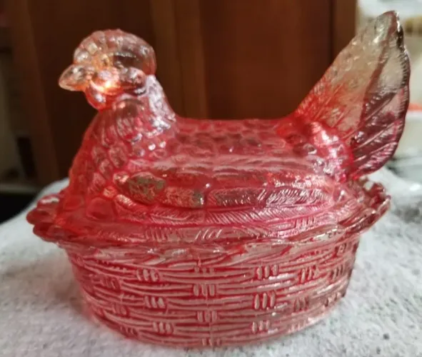 Antiga galinha manteigueira de vidro