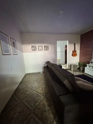Uma casa com 3 qts na Q 300 recanto das emas.