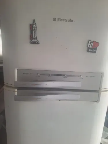 Vendo geladeira eletrolux em ótimo funcionamento