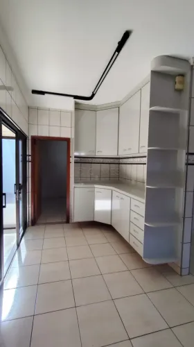 Casa térrea de 3 quartos à venda no condomínio Villa Real, 183m², em Ribeirão Preto