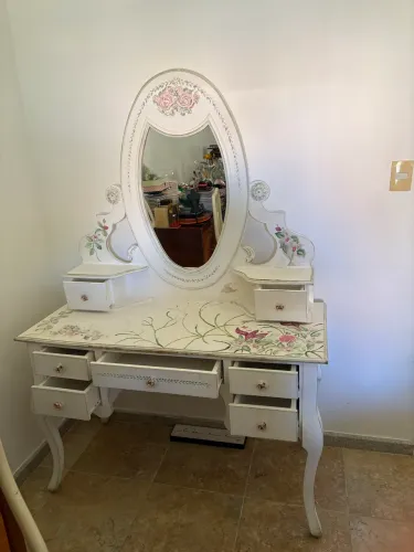Penteadeira Provençal Vintage com Espelho Oval e Pintura Floral