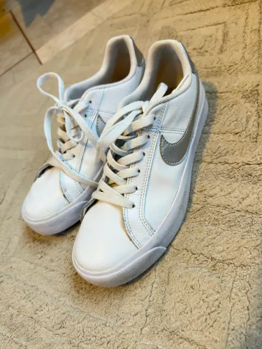 Tênis Nike Court Royale