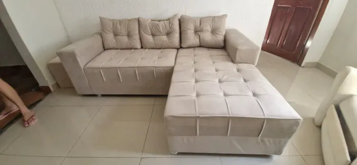 Sofá chaise três lugares RECEBA HOJE