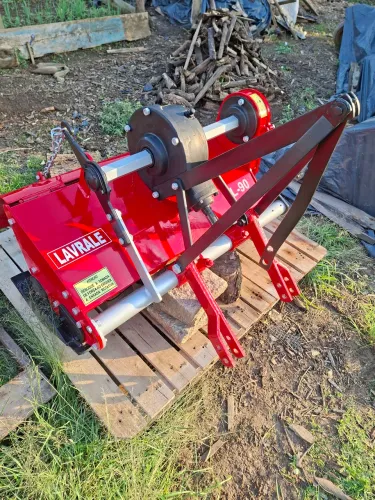 Enxada rotativa Lavrale L-90 semi nova