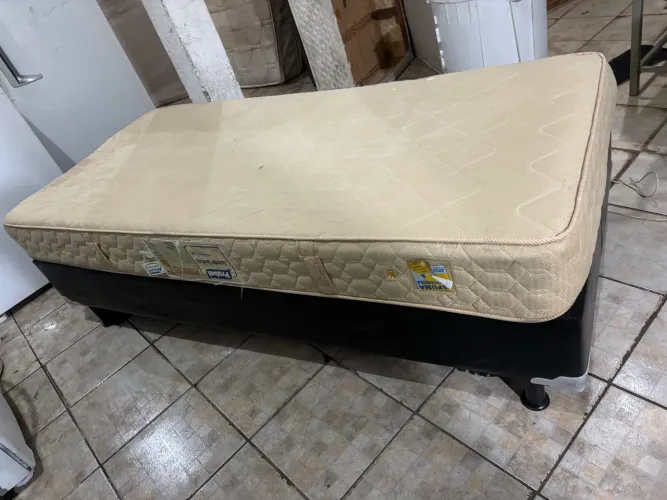 Cama box solteiro , colchão de molas