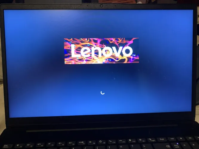 Notebook Lenovo V15 G2 / 8GB RAM / 256GB SSD / Perfeito p/ Estudos e Trabalho