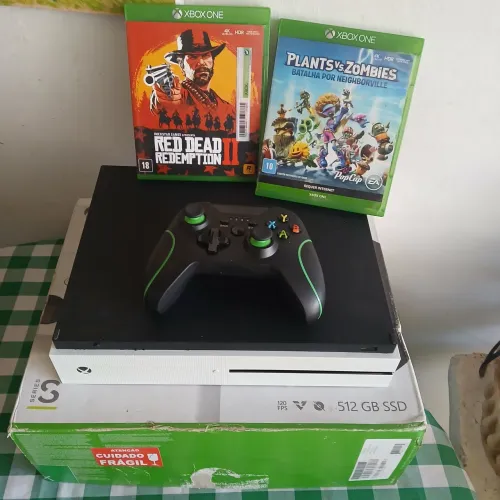 Xbox one s 1Tb de memória com 1 controle paralelo