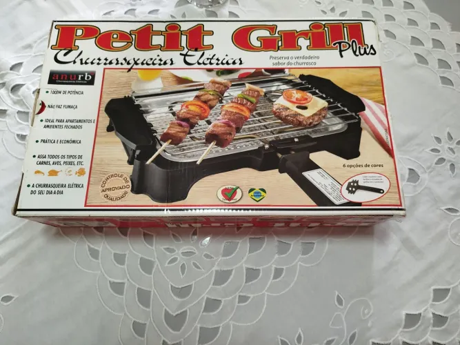 Churrasqueira elétrica Petit Grill plus