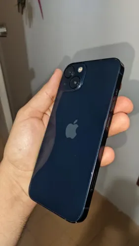 IPHONE 13 MEIA NOITE BATERIA +80% TELA INTACTA, O QUEBRADO É A PELÍCULA