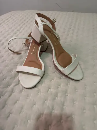 Sandália vizzano 38 off white 