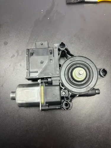 Motor do Vidro Elétrico com Módulo Integrado JEEP COMPASS 2023