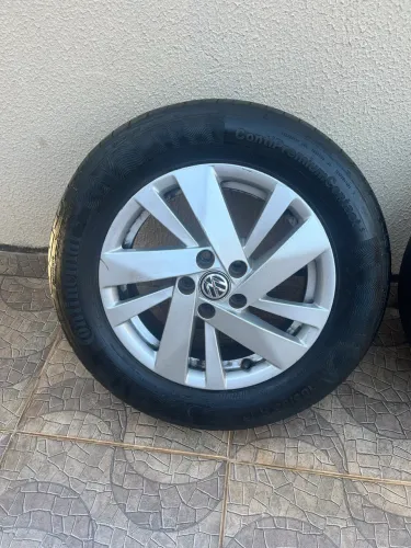 Vende-se rodas com pneus 15