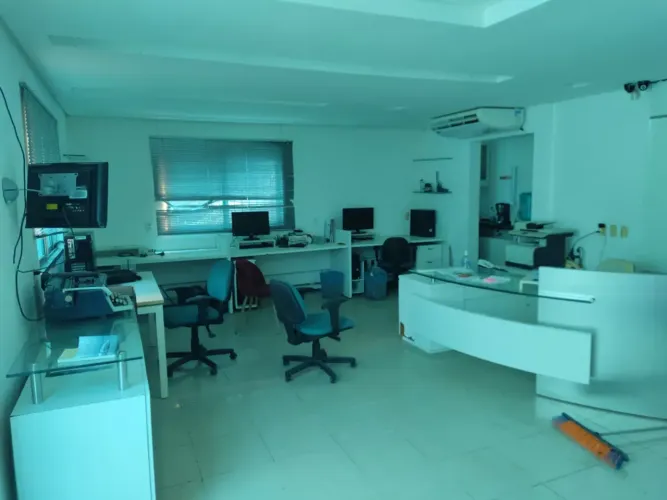 Prédio Comercial, 1.200m² área total, 08 sala, 01 sala de camera, wc social, 02 wc´s colet
