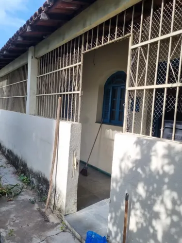 Alugo casa em vila no centro(próxima a uff nova)(próximo ao Ferreira Machado )