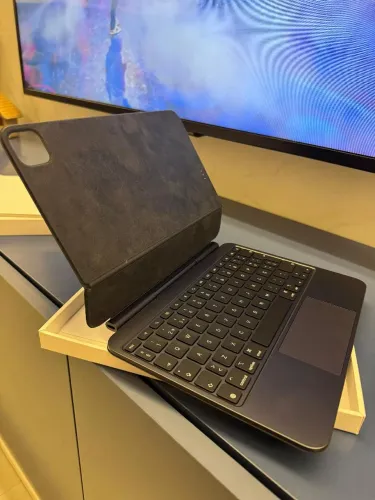 Magic Keyboard M4