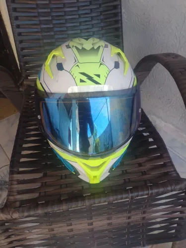 Capacete Tamanho 60 pra vender rapido, R$550 negocio o valor