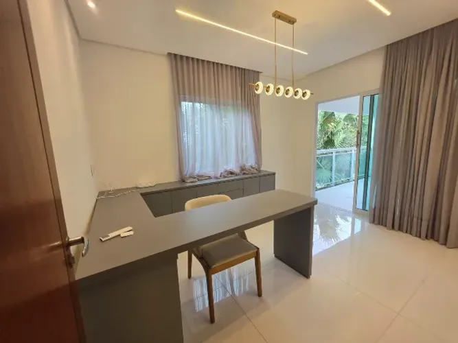 Casa com cinco suítes no Alphaville Porto das Dunas - 480m²