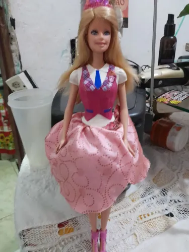 Boneca barbie escola de princesa