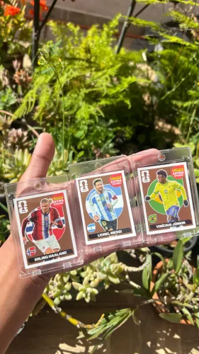 Kit Lendas do Futebol - Messi + Haaland + Vinícius Jr Extra Sticker Panini Copa 2026