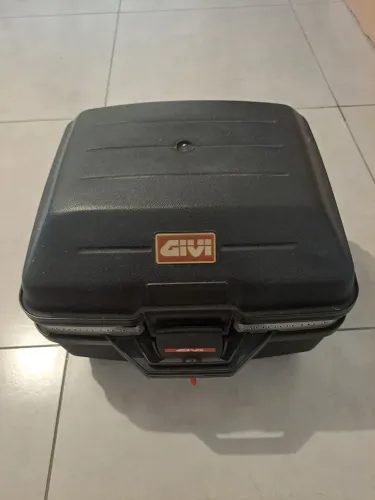 Baú de moto GIVI (Caixa de moto)