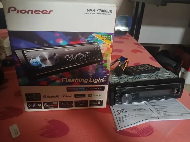 Radio Pioneer X7000BR . Em perfeito estado 3 saidas de Rca . TOP DE LINHA