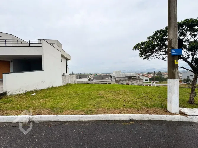 Terreno à Venda no Condomínio Reserva do Vale em Caçapava - SP