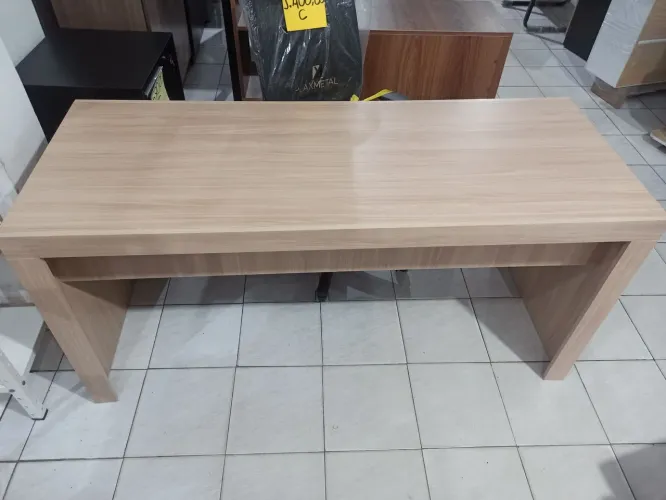 Mesa de 1.60m x 62cm de profundidade 