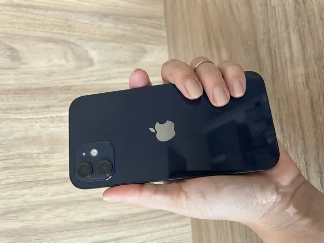iPhone 12 novíssimo, sem nenhum arranhão