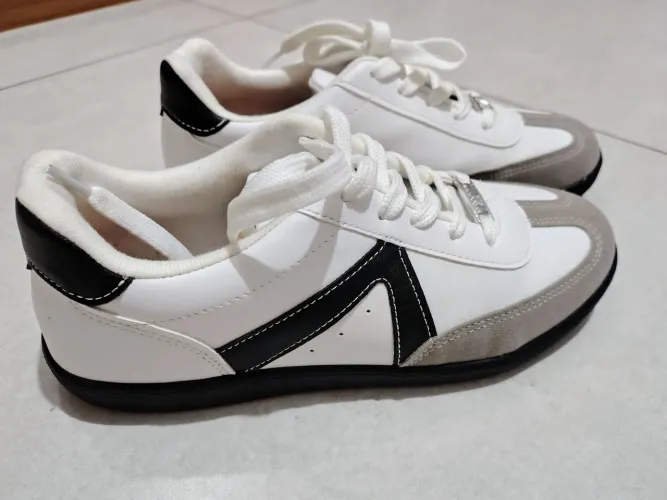 Tênis casual Vizzano novo